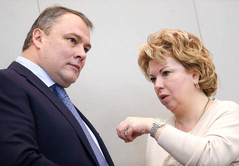 Заместитель Председателя Государственной Думы Петр Толстой и Председатель Комитета по культуре Елена Ямпольская