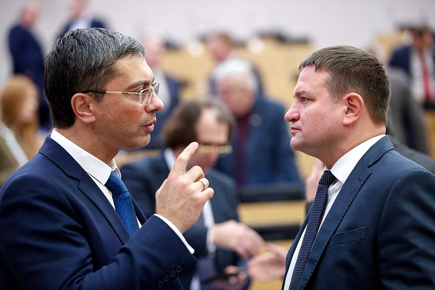 Председатель Комитета по промышленности и торговле Владимир Гутенев и заместитель Председателя Комитета Александр Дроздов