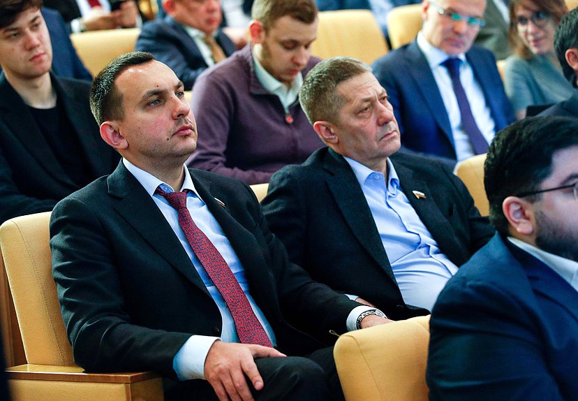 Член Комитета по экологии, природным ресурсам и охране окружающей среды Максим Иванов