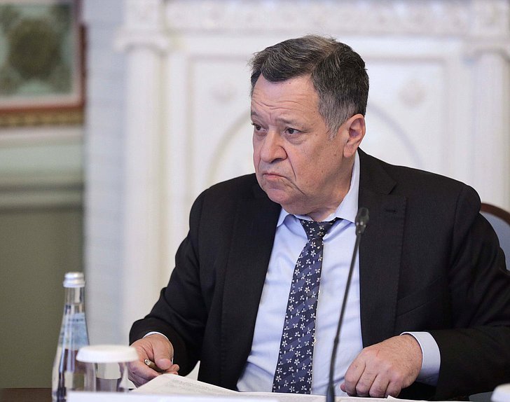Председатель Комитета по бюджету и налогам Андрей Макаров. Заседание Комиссии Совета законодателей по вопросам межбюджетных отношений и налоговому законодательству