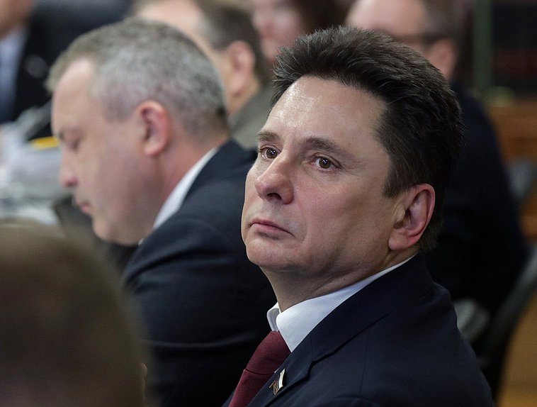 Член Комитета по информационной политике, информационным технологиям и связи Вячеслав Петров