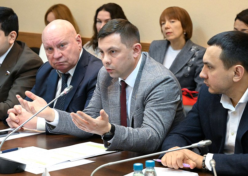 Член Комитета по экологии, природным ресурсам и охране окружающей среды Олег Михайлов