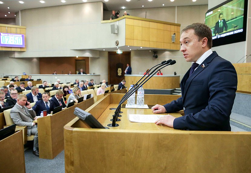 Член Комитета по государственному строительству и законодательству Олег Быков