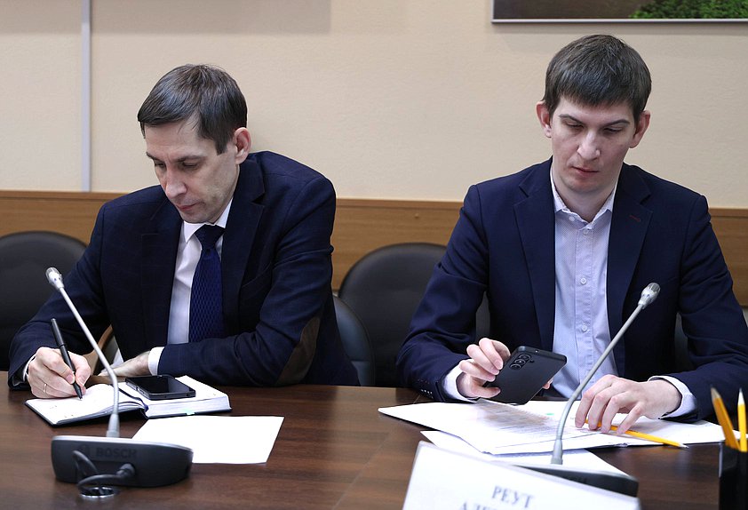 Заседание Комитета по просвещению с участием руководителя Рособрнадзора Анзора Музаева