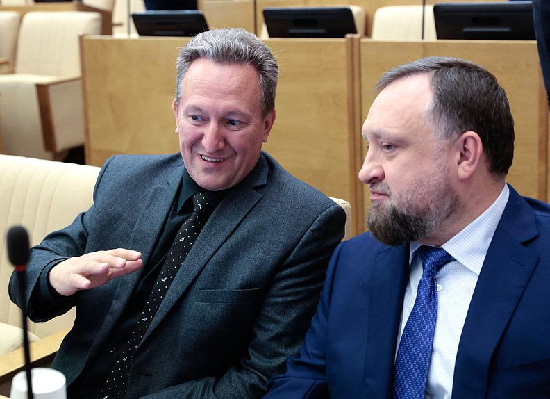 Член Комитета по безопасности и противодействию коррупции Константин Шагимуратов и член фракции "Справедливая Россия" Сергей Арбузов