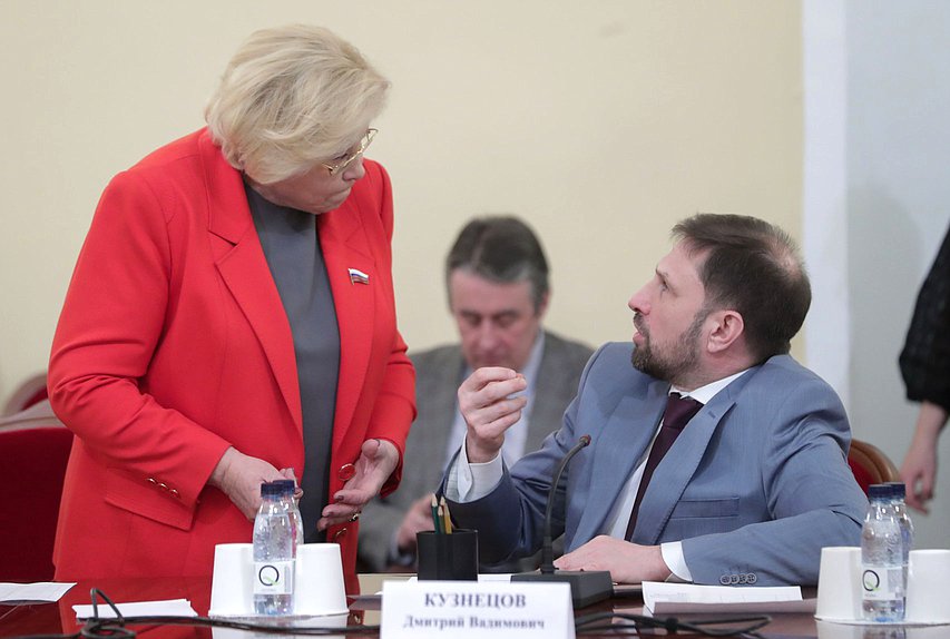 Первый заместитель Председателя Комитета по культуре Елена Драпеко и член Комитета Дмитрий Кузнецов