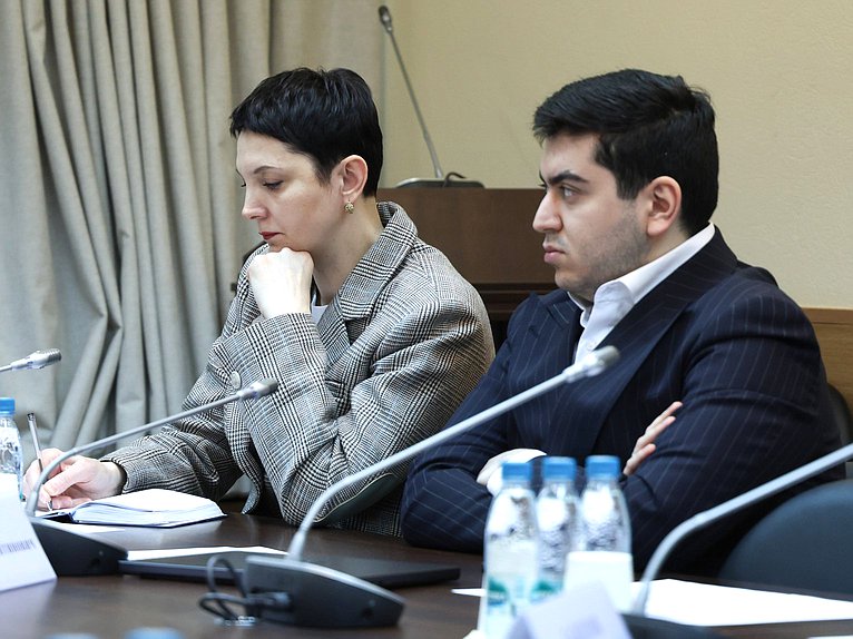 Заместители Председателя Комитета по экологии, природным ресурсам и охране окружающей среды Жанна Рябцева и Георгий Арапов