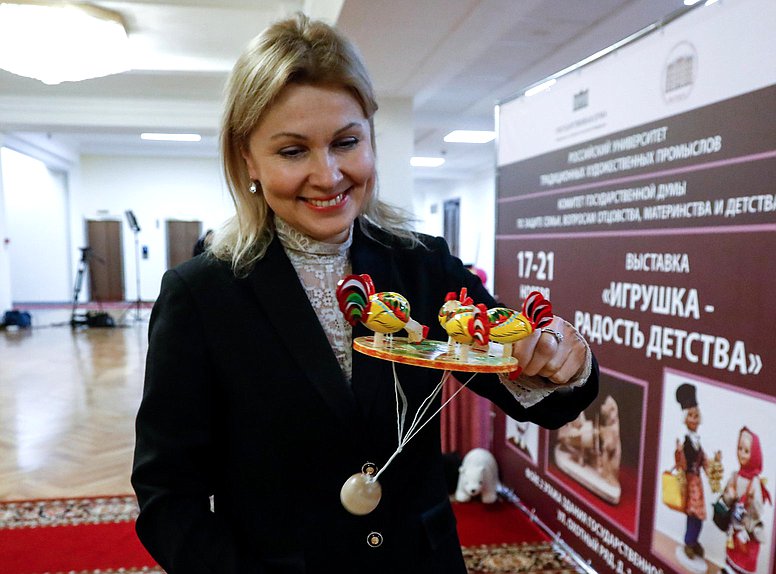 Открытие выставки «Игрушка — радость детства» и Круглый стол на тему «Безопасное детство: традиционная игрушка как основа гармоничного развития личности»