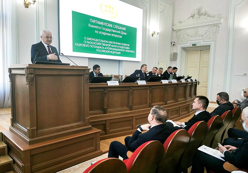 Первый заместитель Председателя Комитета по аграрным вопросам Владимир Плотников