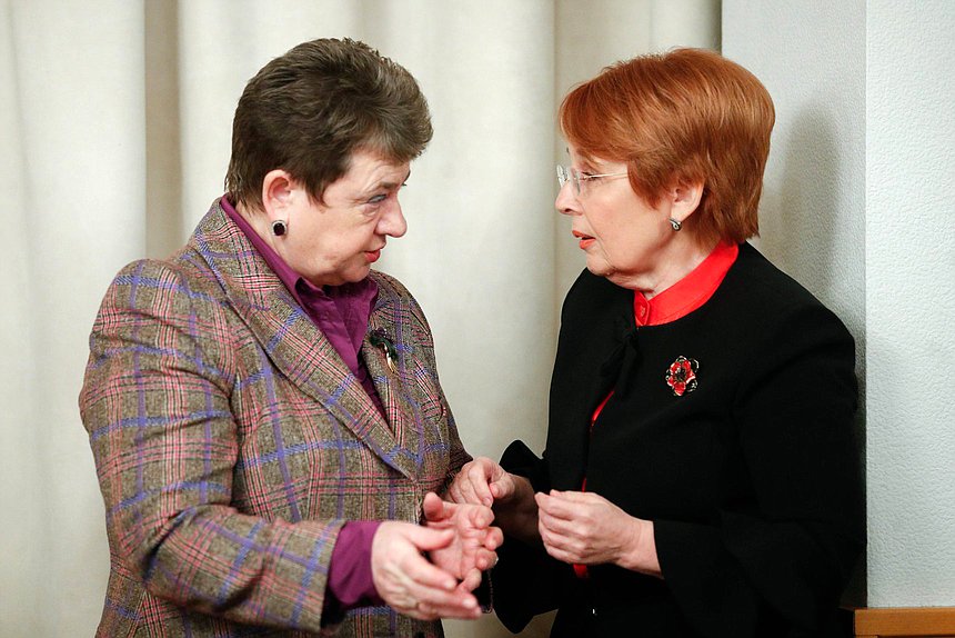 Аудитор Счетной палаты Светлана Орлова и член Комитета по бюджету и налогам Оксана Дмитриева