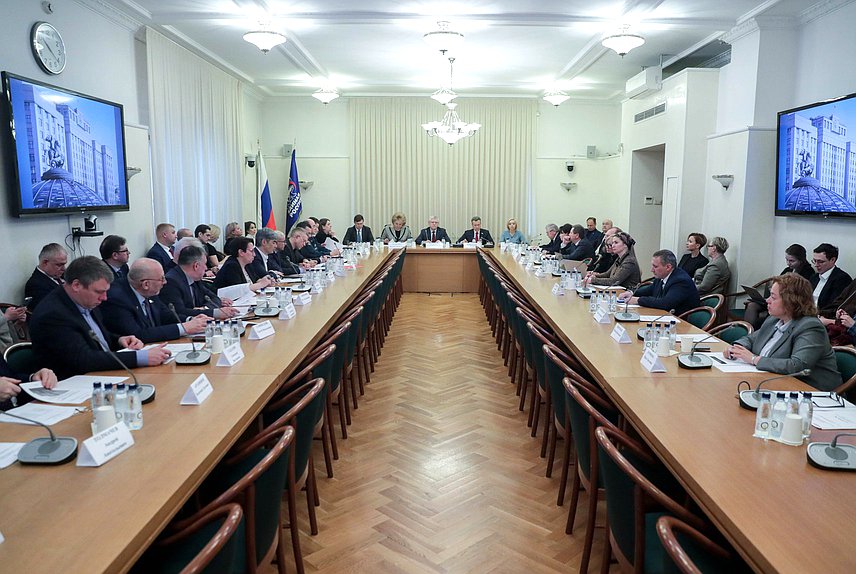 Круглый стол Комитета по безопасности и противодействию коррупции на тему «Безопасность образовательных организаций в современных условиях»