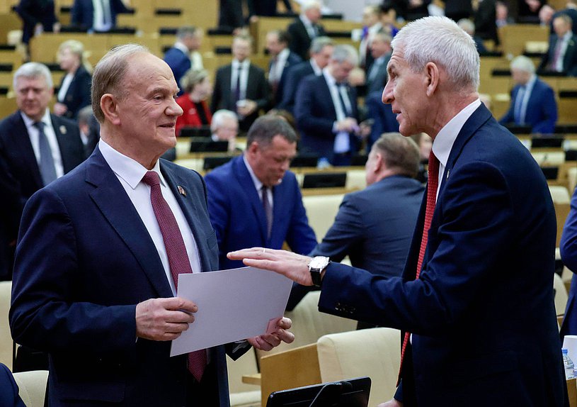 Руководитель фракции КПРФ Геннадий Зюганов и Председатель Комитета по физической культуре и спорту Олег Матыцин