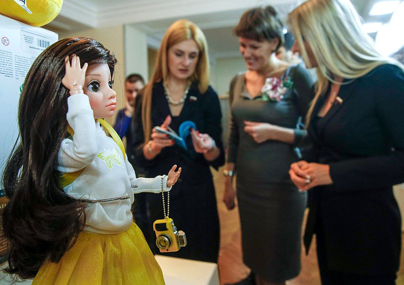 Открытие выставки, приуроченной к празднованию 80-летия фабрики игрушек «Весна»