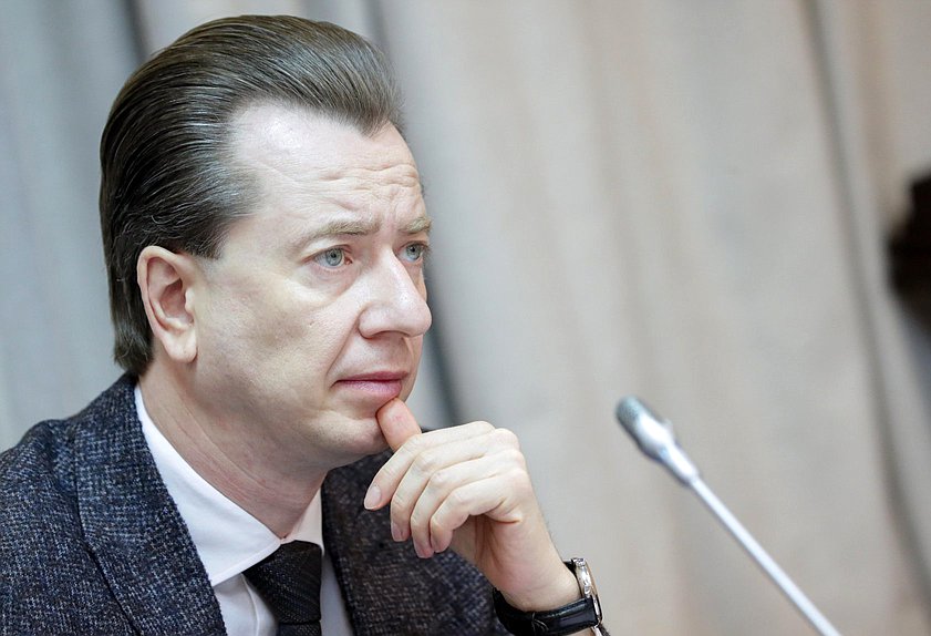 Первый заместитель Председателя Комитета по экологии, природным ресурсам и охране окружающей среды Владимир Бурматов