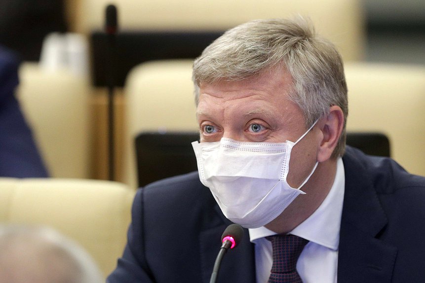 Первый заместитель Председателя Комитета по развитию гражданского общества, вопросам общественных и религиозных объединений Дмитрий Вяткин