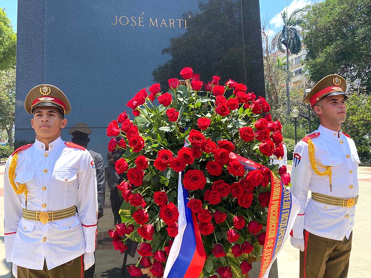 Chairman of the State Duma Vyacheslav Volodin laid a wreath at the José Martí Memorial