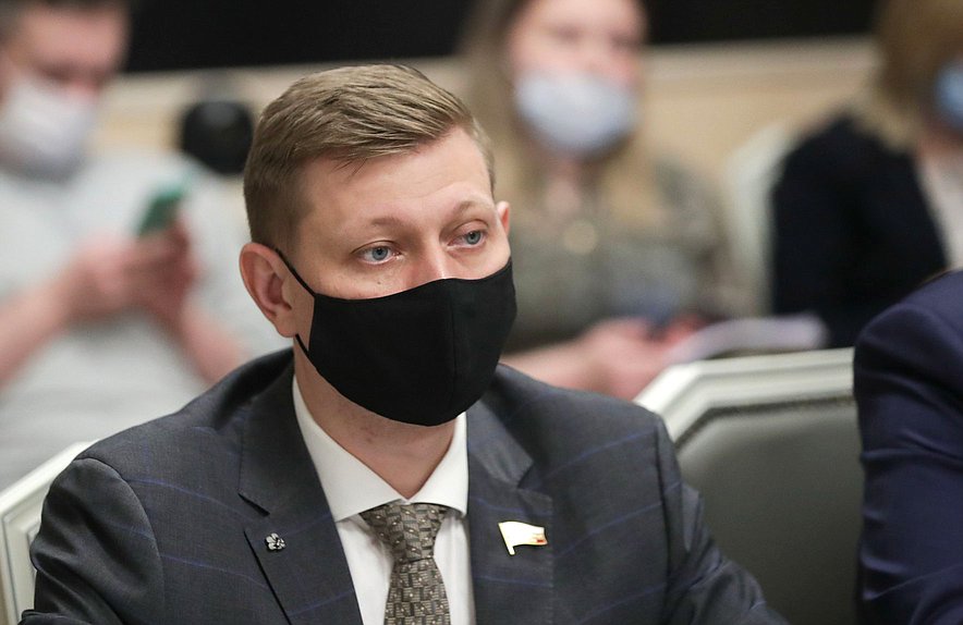 Член Комитета по промышленности и торговле Владимир Плякин