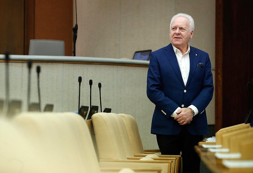 Заместитель Председателя Комитета по государственному строительству и законодательству Анатолий Лисицын