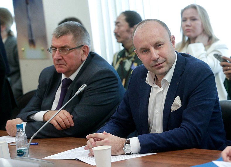 Заседание рабочей группы Комитета по защите семьи, вопросам отцовства, материнства и детства на тему: "О внесении изменений в отдельные законодательные акты РФ, направленные на запрет рекламы эзотерических, духовных и энергетических услуг и развитие механизма выявления и блокировки ресурсов, содержащих предложения о предоставлении таких услуг"