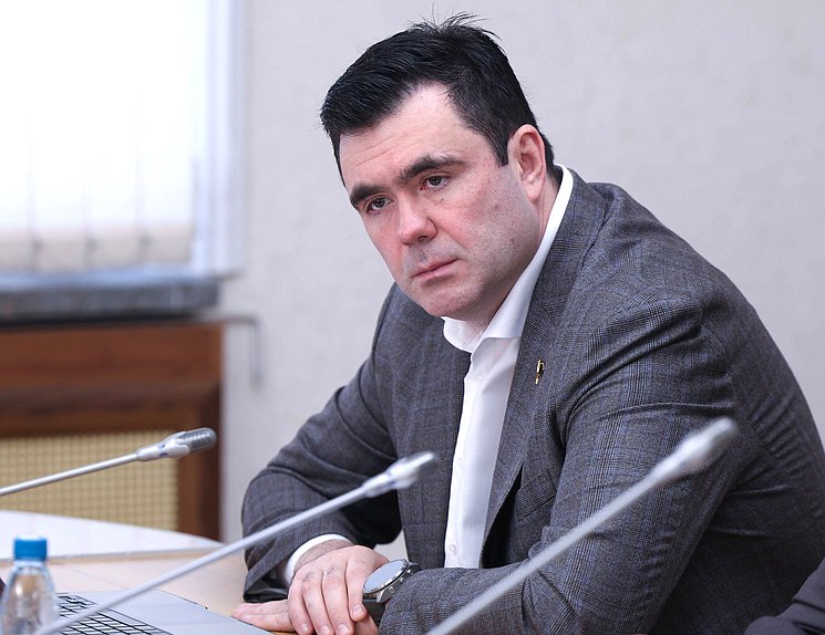 Первый заместитель Председателя Комитета по охране здоровья Сергей Курбатов