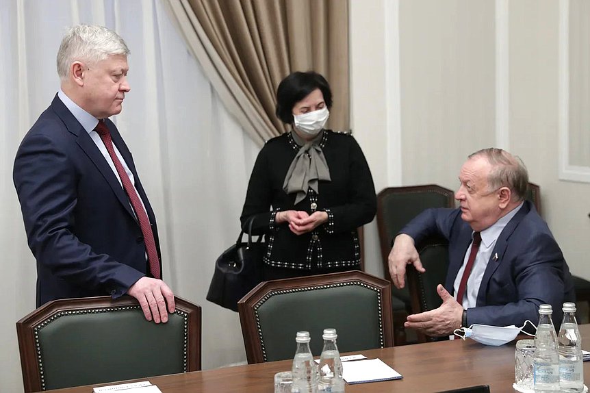 Chairman of the Committee on Security and Corruption Control Vasilii Piskarev and Deputy Chairman of the Committee on Defence Viktor Zavarzin