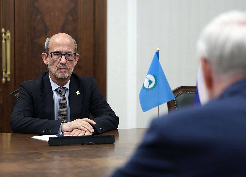 Председатель Парламента стран Латинской Америки и Карибского бассейна (ПАРЛАТИНО) Роландо Мигель Гонсалес Патрисио