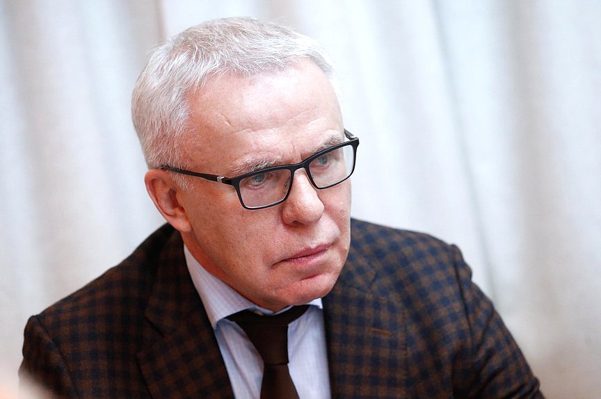 Первый заместитель Председателя Комитета по экологии, природным ресурсам и охране окружающей среды Вячеслав Фетисов