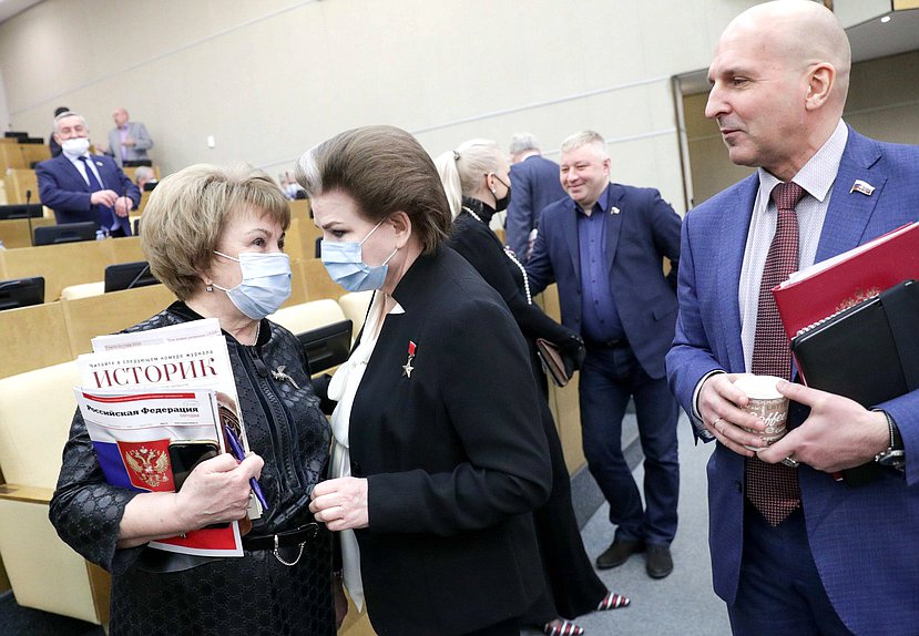 Заместитель Председателя Комитета по федеративному устройству и вопросам местного самоуправления Валентина Терешкова и Первый заместитель Председателя Комитета по региональной политике и проблемам Севера и Дальнего Востока Валентина Пивненко