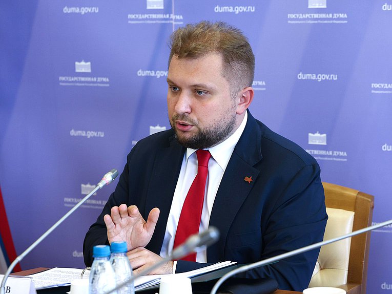 Председатель Комитета по развитию гражданского общества, вопросам общественных и религиозных объединений Борис Чернышов