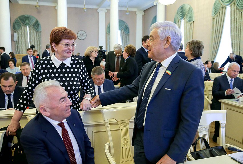 Председатель Законодательной Думы Томской области Оксана Козловская, Председатель Законодательного Собрания Ленинградской области Сергей Бебенин и Председатель Государственного Совета Республики Татарстан Фарид Мухаметшин