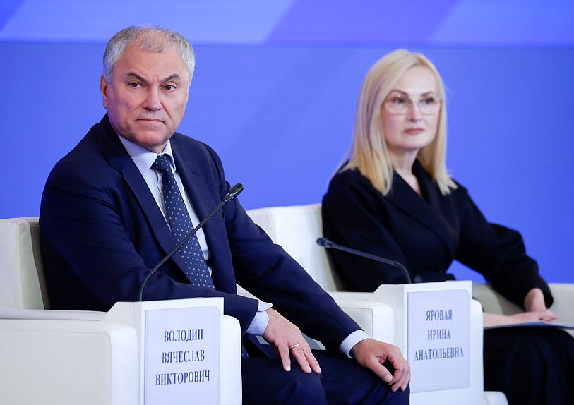 Председатель Государственной Думы Вячеслав Володин и заместитель Председателя Государственной Думы Ирина Яровая
