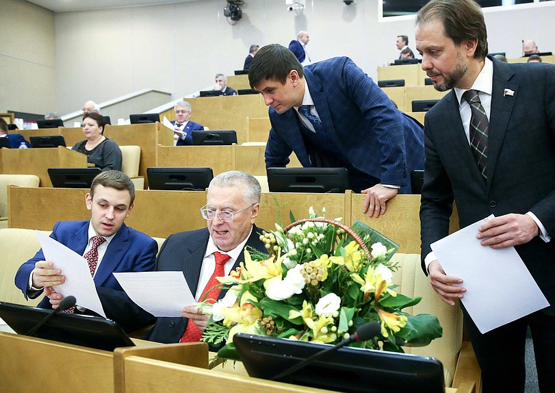 Руководитель фракции ЛДПР Владимир Жириновский, член Комитета по физической культуре, спорту, туризму и делам молодежи Василий Власов, член Комитета по информационной политике, информационным технологиям и связи Вадим Деньгин и Первый заместитель Председателя Комитета по природным ресурсам, собственности и земельным отношениям Владимир Сысоев