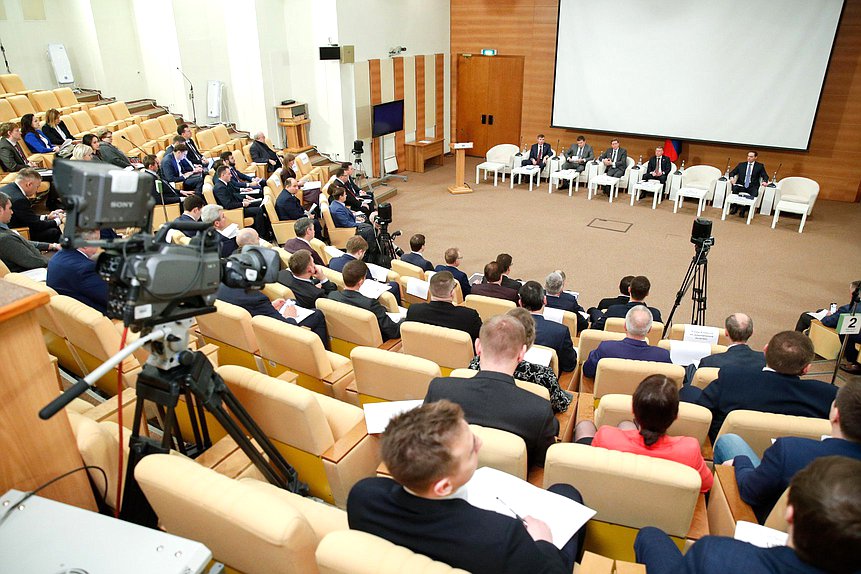 Парламентские слушания на тему «Законодательная поддержка инвестиционной активности в условиях санкционного давления»