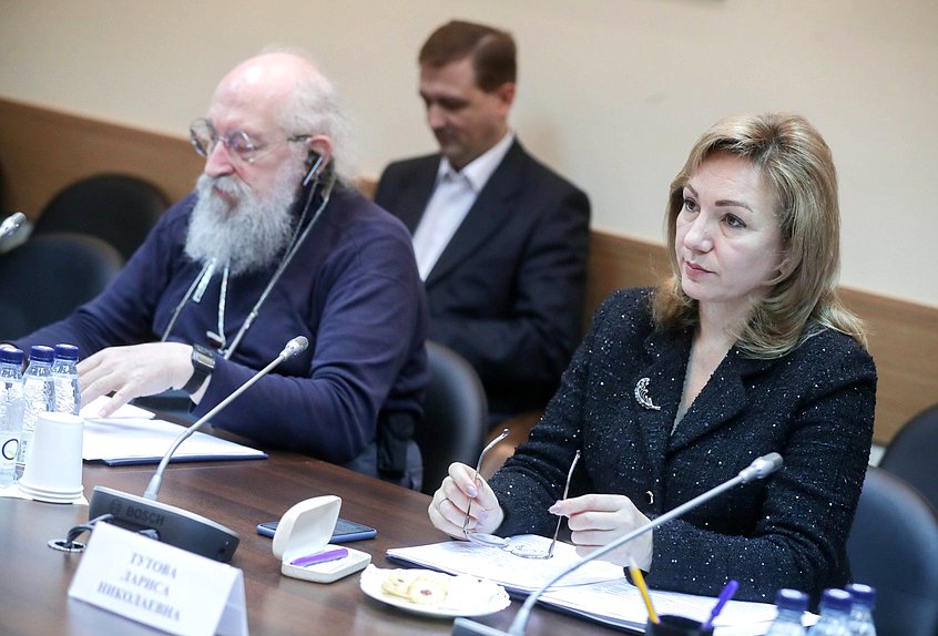 Член Комитета по просвещению Лариса Тутова