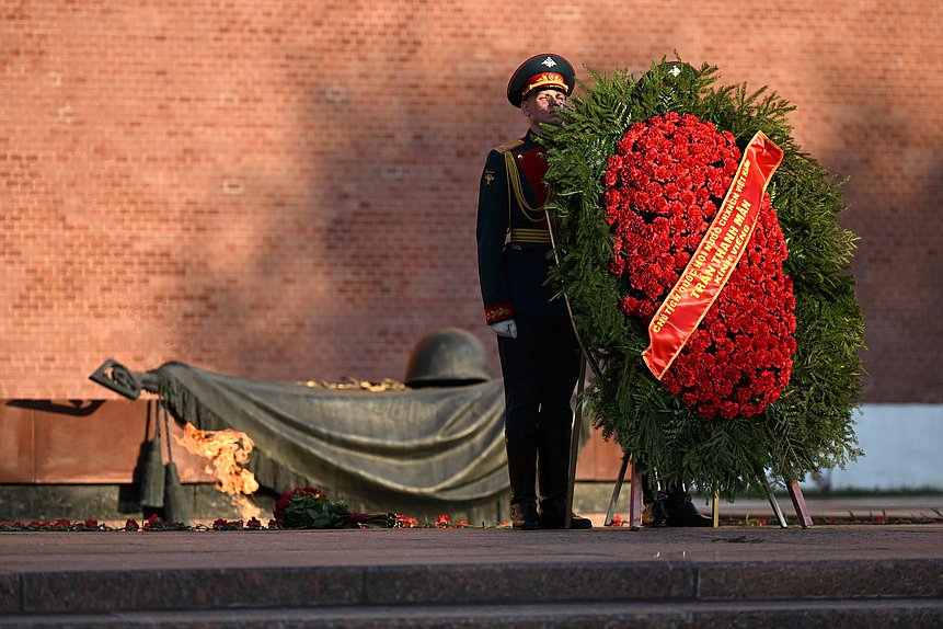 Wreath-laying ceremony at the Tomb of the Unknown Soldier