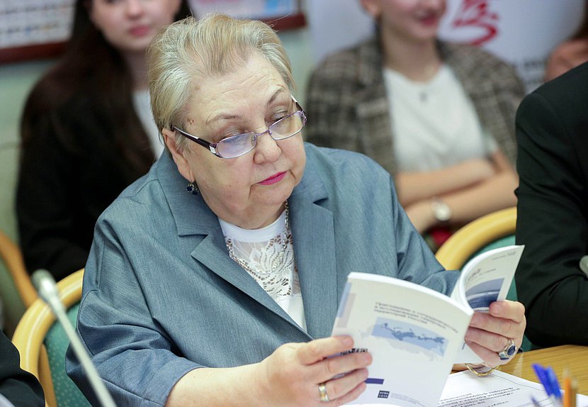 Круглый стол Комитета по развитию Дальнего Востока и Арктики на тему «Жизненные стратегии молодежи российской Арктики и Дальнего Востока: факторы формирования и перспективы реализации»