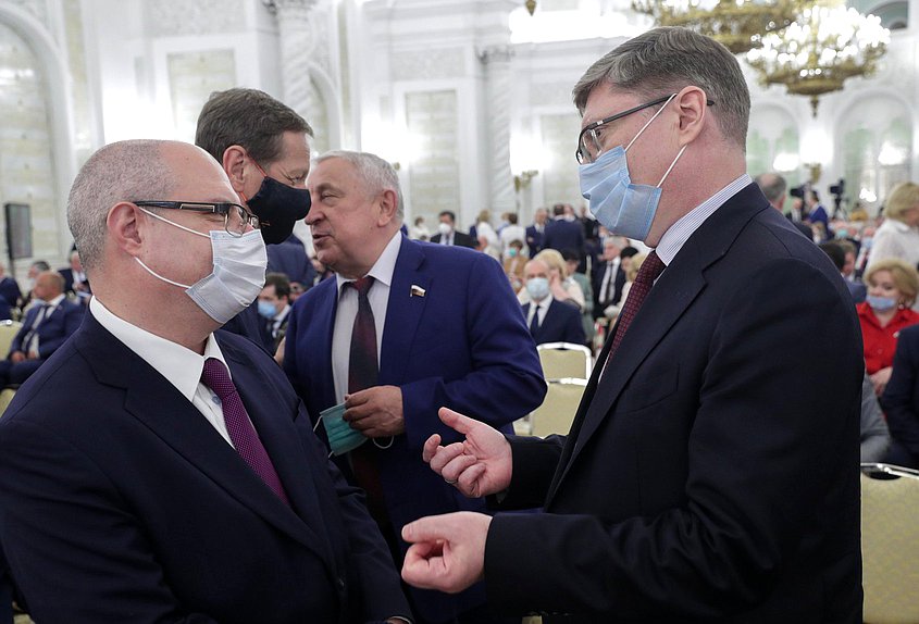 Председатель Комитета по развитию гражданского общества, вопросам общественных и религиозных объединений Сергей Гаврилов и Первый заместитель руководителя фракции «Единая Россия» Андрей Исаев
