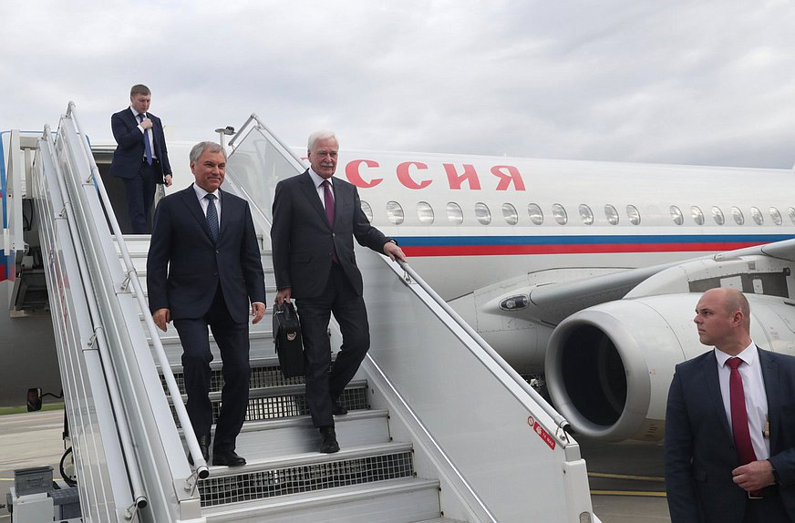 Председатель Государственной Думы Вячеслав Володин и Чрезвычайный и полномочный посол РФ в Беларуси Борис Грызлов