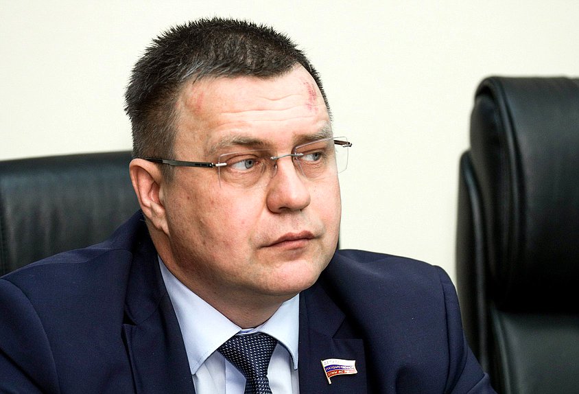 Первый заместитель Комитета по молодежной политике Игорь Кастюкевич