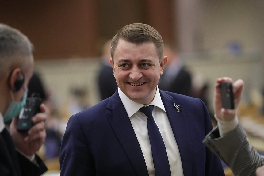 Член Комитета по вопросам собственности, земельным и имущественным отношениям Андрей Гимбатов