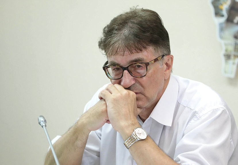 Заседание экспертного совета Комитета по промышленности и торговле по развитию торговли и защите прав потребителей на тему «Влияние антироссийских экономических санкций на уровень защиты прав потребителей. Проблемы и пути их решения»