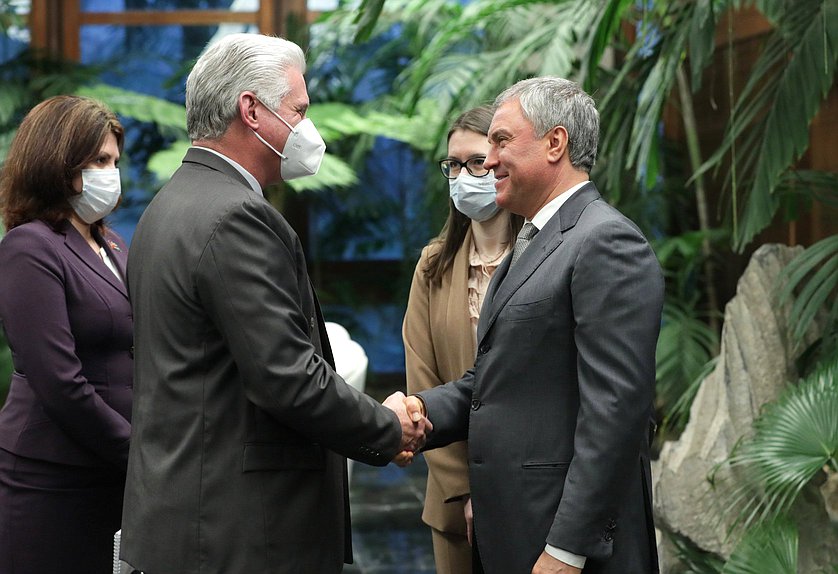 El Jefe de la Duma Estatal, Vyacheslav Volodin, y el Primer Secretario del Comité Central del Partido Comunista y el Presidente de la República de Cuba, Miguel Díaz-Canel Bermúdez