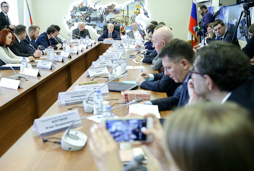 Круглый стол на тему «О государственной политике по борьбе с недобросовестными практиками и возврату незаконно выведенных из России капиталов»