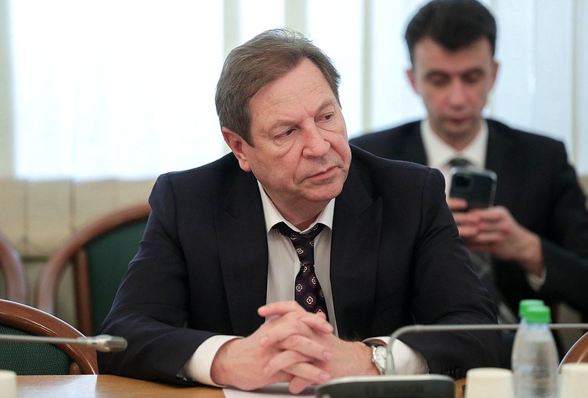 Заместитель Председателя Комитета по природным ресурсам, собственности и земельным отношениям Михаил Кузьмин