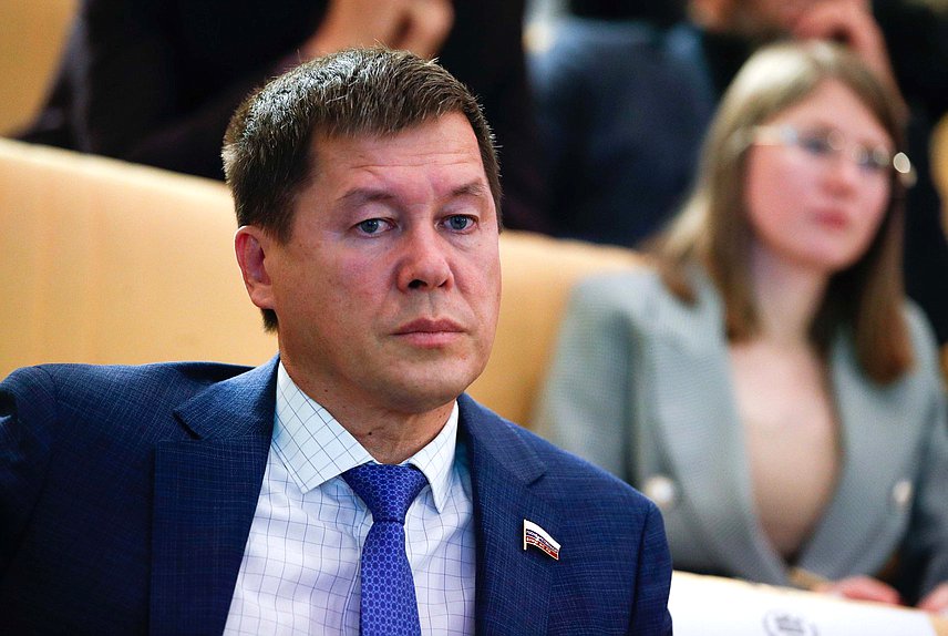 Член Комитета по экологии, природным ресурсам и охране окружающей среды Зариф Байгускаров