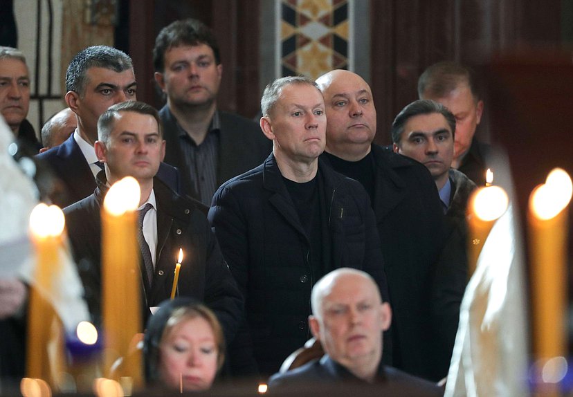 Председатель Комитета по труду, социальной политике и делам ветеранов Ярослав Нилов и Первый заместитель Председателя Комитета по безопасности и противодействию коррупции Андрей Луговой