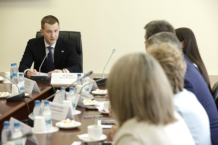 Председатель Комитета по молодежной политике Артем Метелев