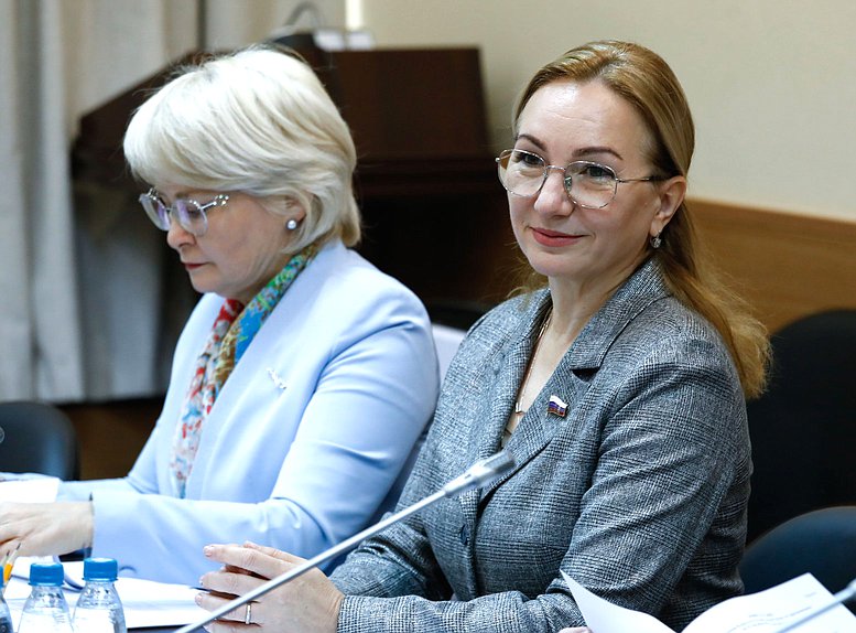 Член Комитета по просвещению Лариса Тутова