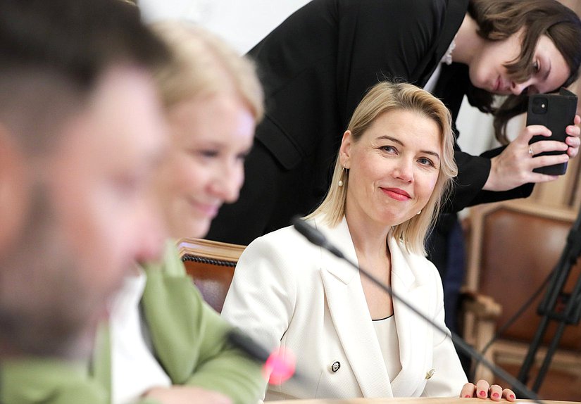 Круглый стол Комитета по молодежной политике на тему: «Участие женщин в российской политике: проблемы и перспективы»