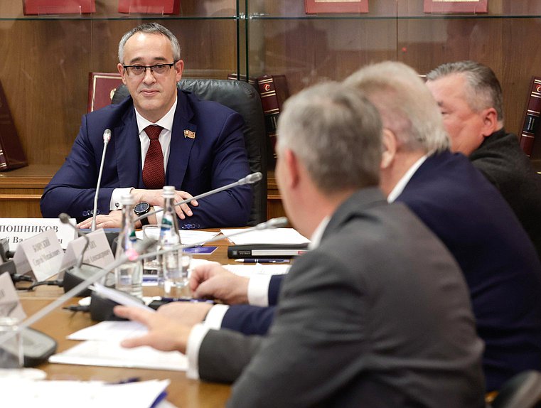 Председатель Московской городской Думы Алексей Шапошников. Заседание Комиссии Совета законодателей по информационной политике, информационным технологиям и инвестициям